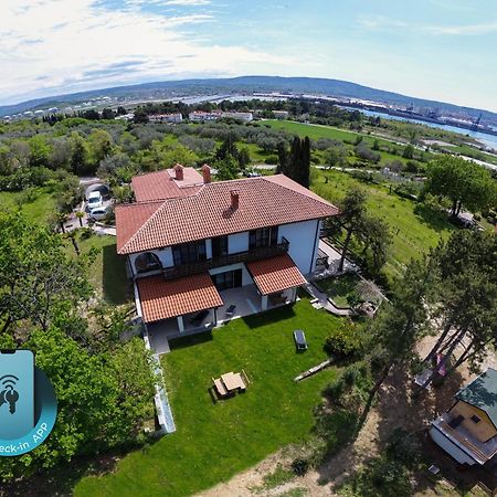 Active Chillax Oasis Apartments Анкаран Екстериор снимка