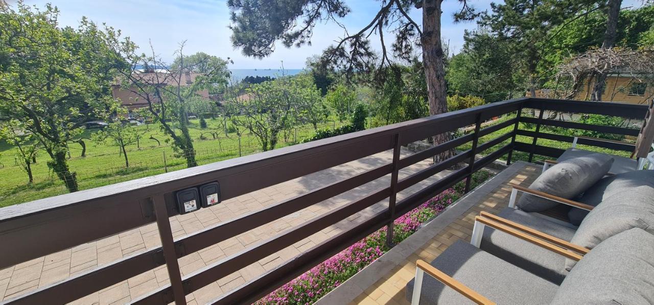 Active Chillax Oasis Apartments Анкаран Екстериор снимка
