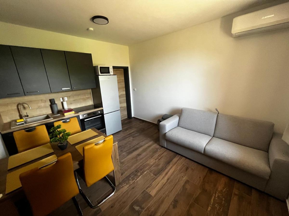 Active Chillax Oasis Apartments Анкаран Екстериор снимка